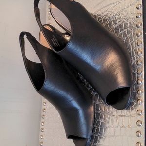 Expression black wedge sandal NEW size 9